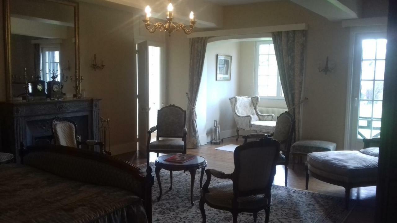 לינה וארוחת בוקר בוברו-אן-אוז' Manoir De Sens מראה חיצוני תמונה